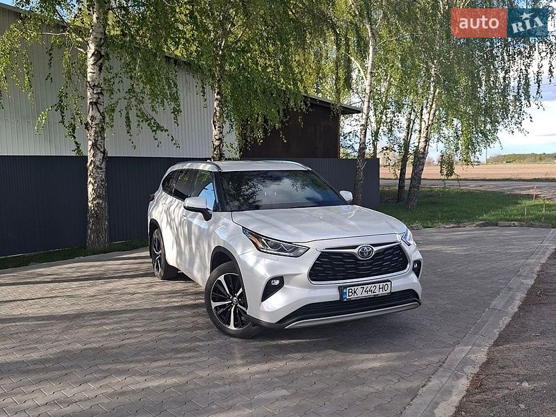 Позашляховик / Кросовер Toyota Highlander 2021 в Рівному