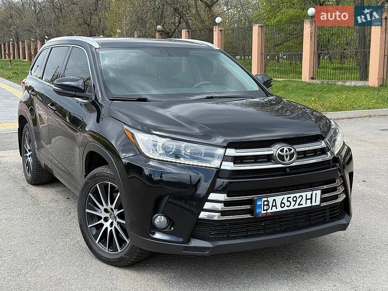 Внедорожник / Кроссовер Toyota Highlander 2019 в Кропивницком
