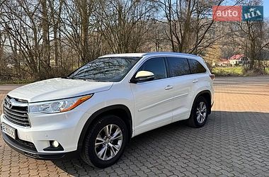 Внедорожник / Кроссовер Toyota Highlander 2015 в Бобрке