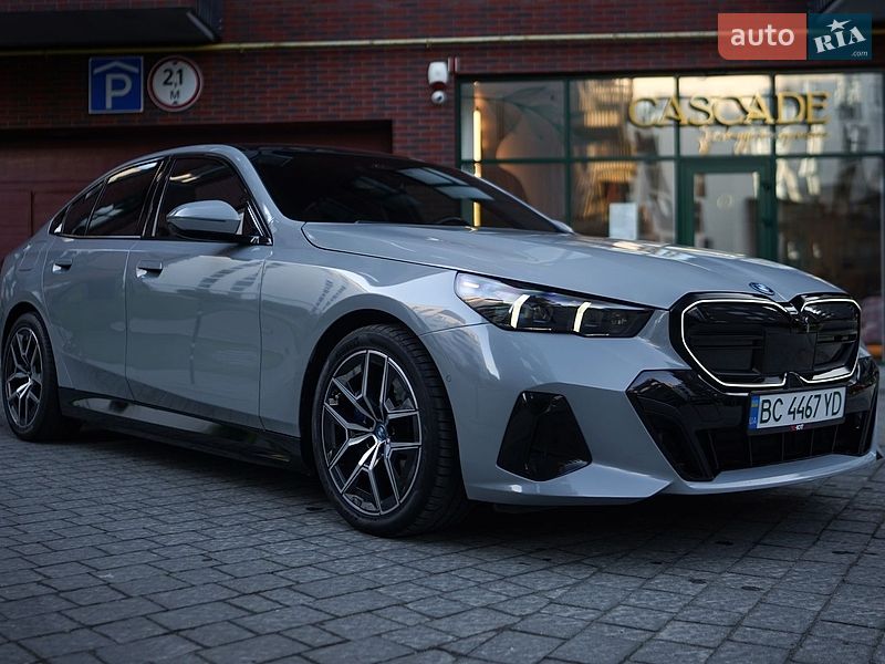 Седан BMW i5 2023 в Львове