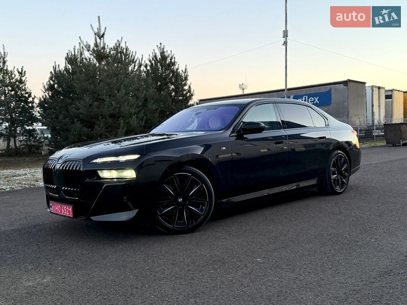 Седан BMW i7 2023 в Ковелі