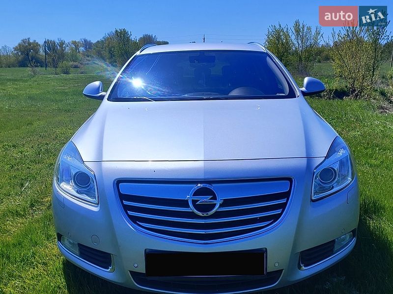 Универсал Opel Insignia 2012 в Новых Санжарах