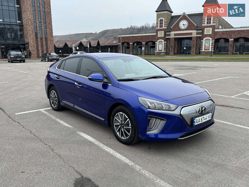 Лифтбек Hyundai Ioniq Electric 2021 в Киеве Лифтбек Hyundai Ioniq Electric 2021 в Киеве