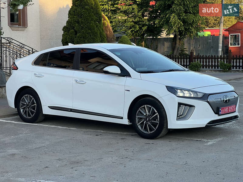 Ліфтбек Hyundai Ioniq 2020 в Тернополі Ліфтбек Hyundai Ioniq 2020 в Тернополі