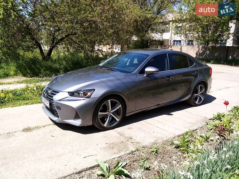 Седан Lexus IS 2017 в Новом Буге