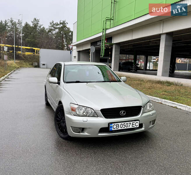 Седан Lexus IS 2000 в Киеве