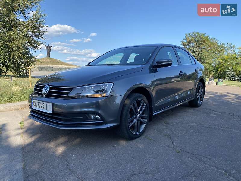 Седан Volkswagen Jetta 2015 в Черкассах Седан Volkswagen Jetta 2015 в Черкассах