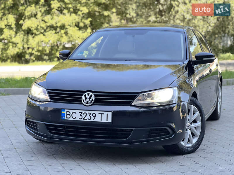 Седан Volkswagen Jetta 2010 в Новояворовске