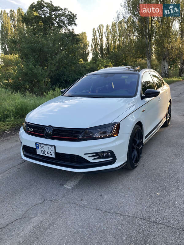 Седан Volkswagen Jetta 2017 в Кременчуге