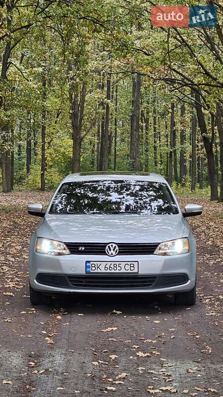 Седан Volkswagen Jetta 2012 в Кривом Роге Седан Volkswagen Jetta 2012 в Кривом Роге