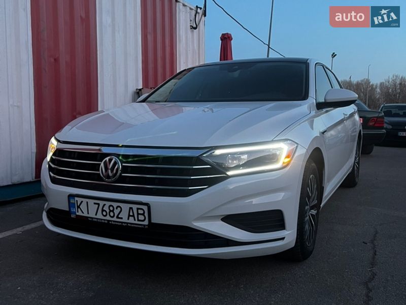 Седан Volkswagen Jetta 2019 в Киеве