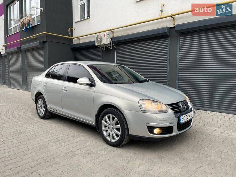 Седан Volkswagen Jetta 2010 в Хмельницькому Седан Volkswagen Jetta 2010 в Хмельницькому
