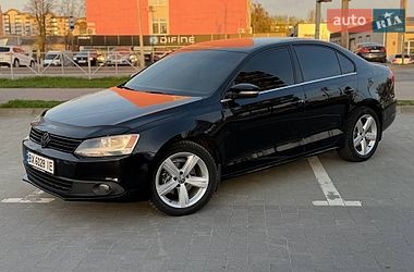 Седан Volkswagen Jetta 2014 в Хмельницькому