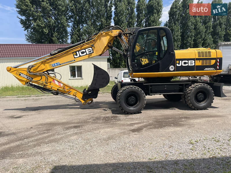 Колесный экскаватор JCB JS 200 2012 в Кременчуге Колесный экскаватор JCB JS 200 2012 в Кременчуге