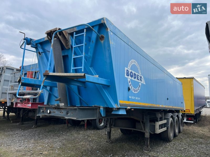 Зерновоз - полуприцеп Bodex KIS 3W-A 2010 в Виннице