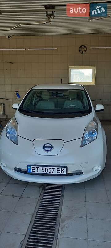 Хэтчбек Nissan Leaf 2013 в Львове