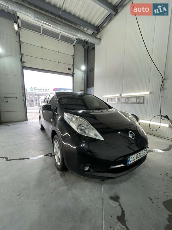 Хэтчбек Nissan Leaf 2014 в Черновцах Хэтчбек Nissan Leaf 2014 в Черновцах