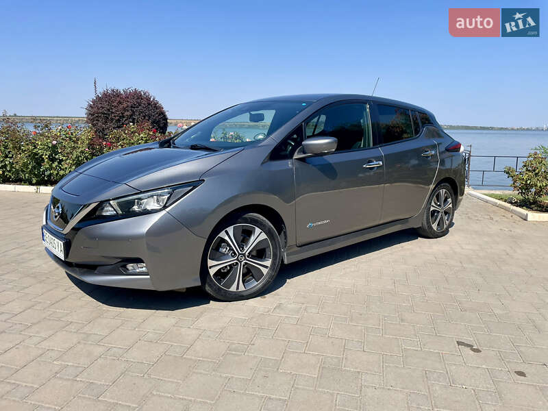 Хэтчбек Nissan Leaf 2018 в Николаеве