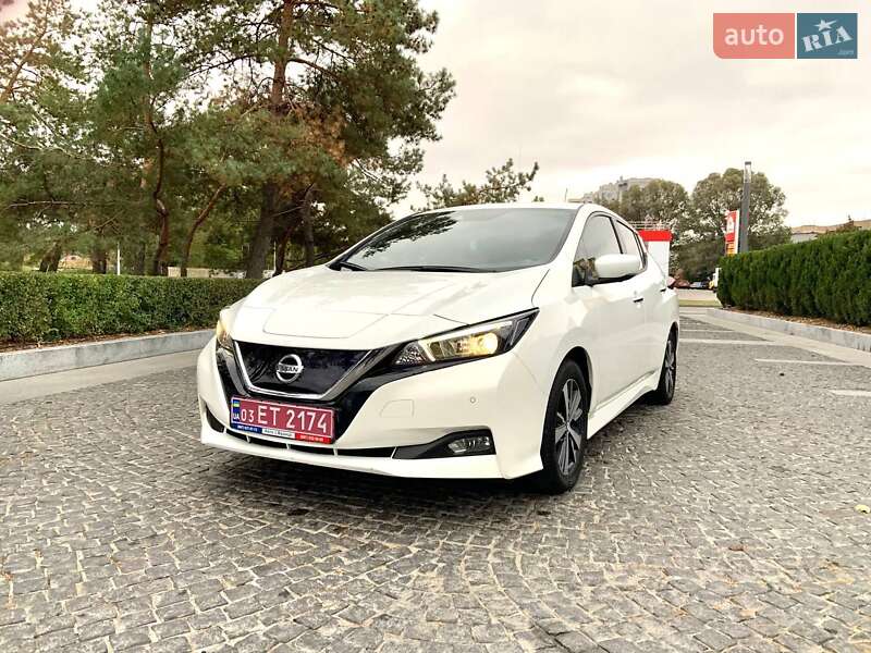 Хетчбек Nissan Leaf 2020 в Дніпрі