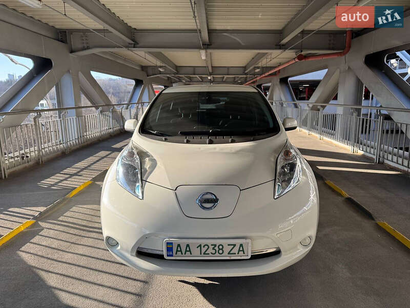 Хэтчбек Nissan Leaf 2016 в Киеве Хэтчбек Nissan Leaf 2016 в Киеве