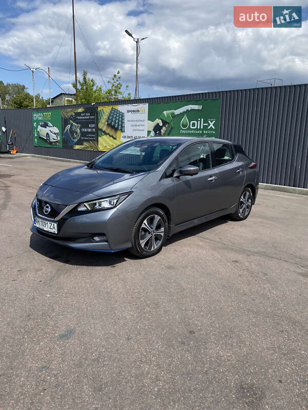 Хэтчбек Nissan Leaf 2020 в Житомире Хэтчбек Nissan Leaf 2020 в Житомире