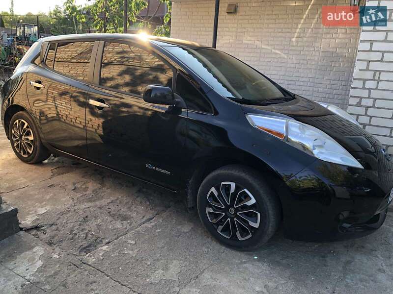 Хэтчбек Nissan Leaf 2014 в Кропивницком