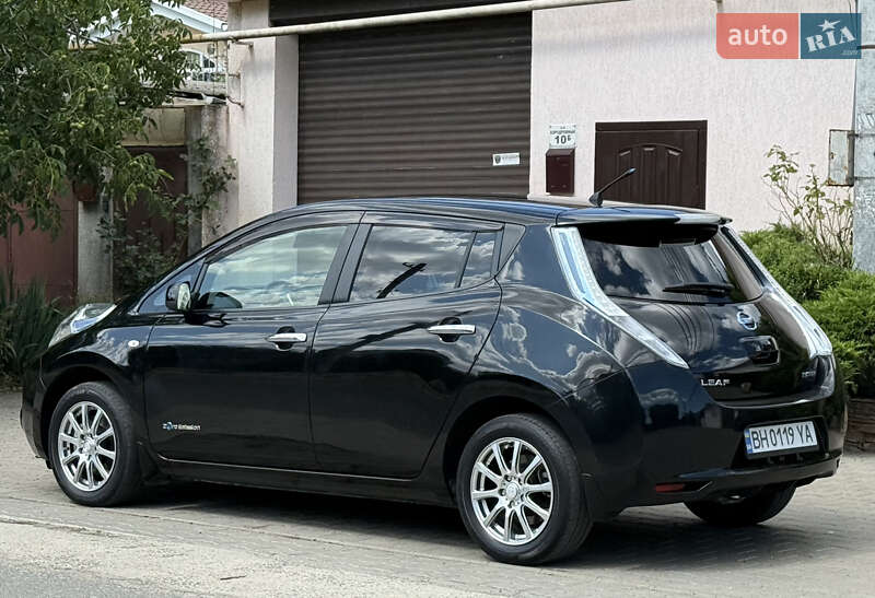 Хетчбек Nissan Leaf 2014 в Одесі Хетчбек Nissan Leaf 2014 в Одесі