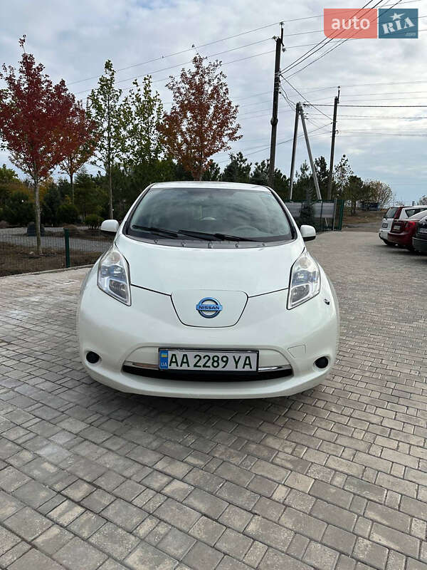 Хэтчбек Nissan Leaf 2011 в Белогородке Хэтчбек Nissan Leaf 2011 в Белогородке