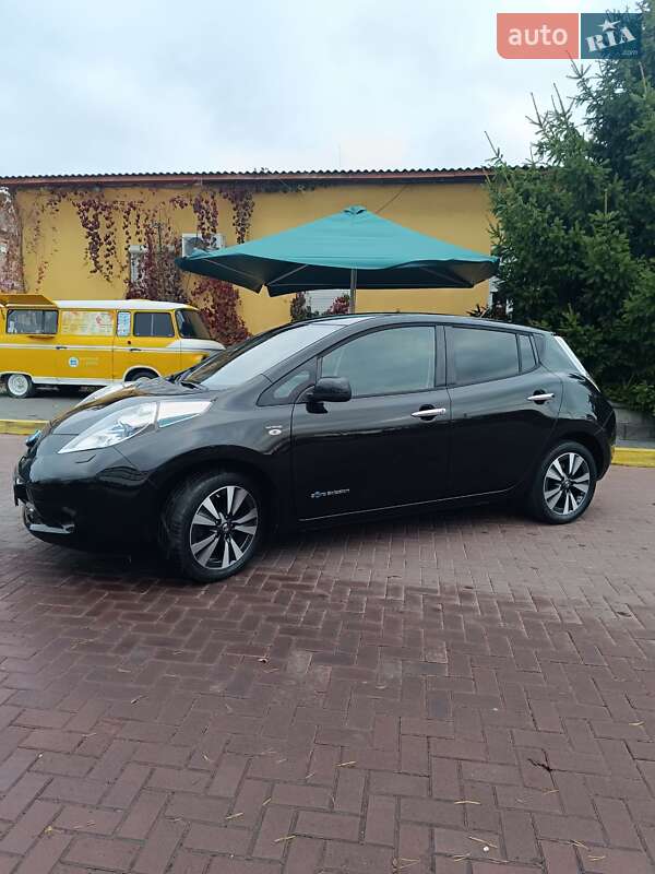 Хэтчбек Nissan Leaf 2015 в Ровно Хэтчбек Nissan Leaf 2015 в Ровно