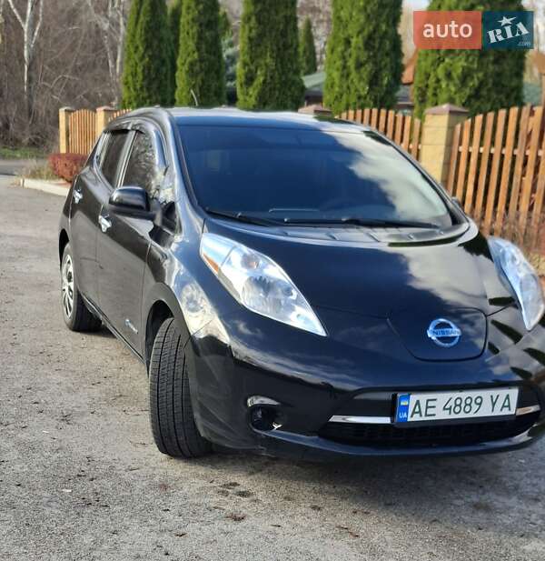 Хетчбек Nissan Leaf 2016 в Дніпрі Хетчбек Nissan Leaf 2016 в Дніпрі