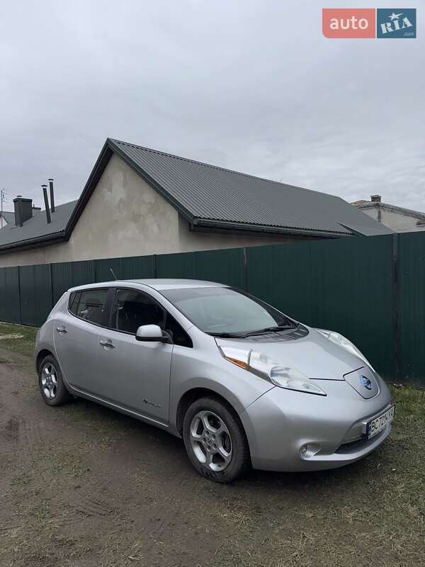Хэтчбек Nissan Leaf 2013 в Львове