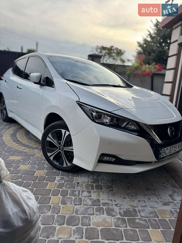 Хэтчбек Nissan Leaf 2021 в Пустомытах Хэтчбек Nissan Leaf 2021 в Пустомытах