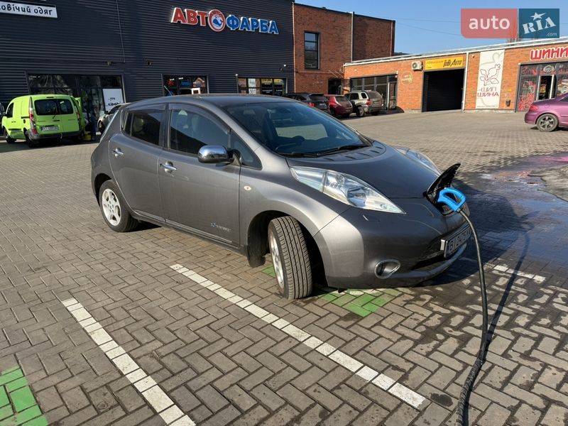 Хэтчбек Nissan Leaf 2014 в Кременчуге Хэтчбек Nissan Leaf 2014 в Кременчуге