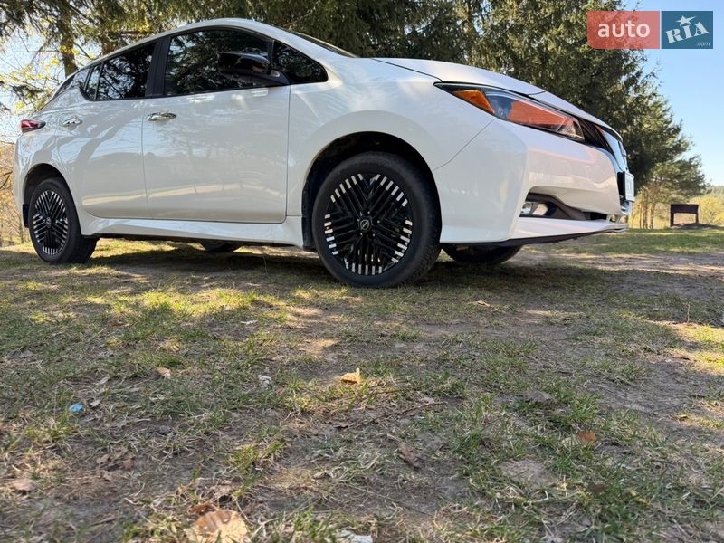 Хэтчбек Nissan Leaf 2024 в Львове