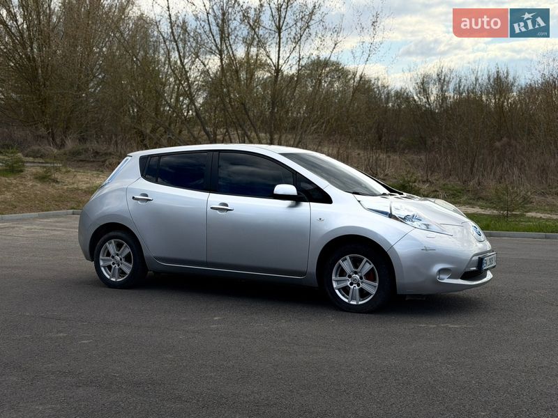 Хэтчбек Nissan Leaf 2012 в Ровно