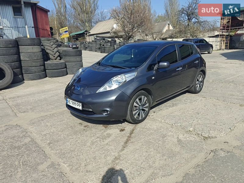 Хэтчбек Nissan Leaf 2013 в Днепре