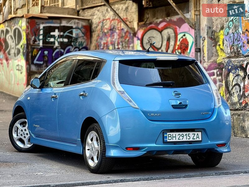 Хэтчбек Nissan Leaf 2012 в Одессе