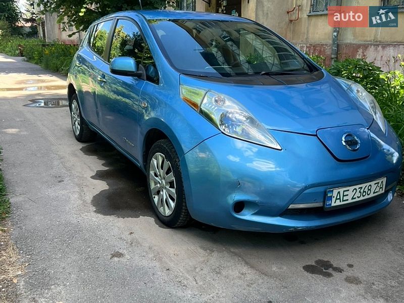 Хэтчбек Nissan Leaf 2013 в Днепре