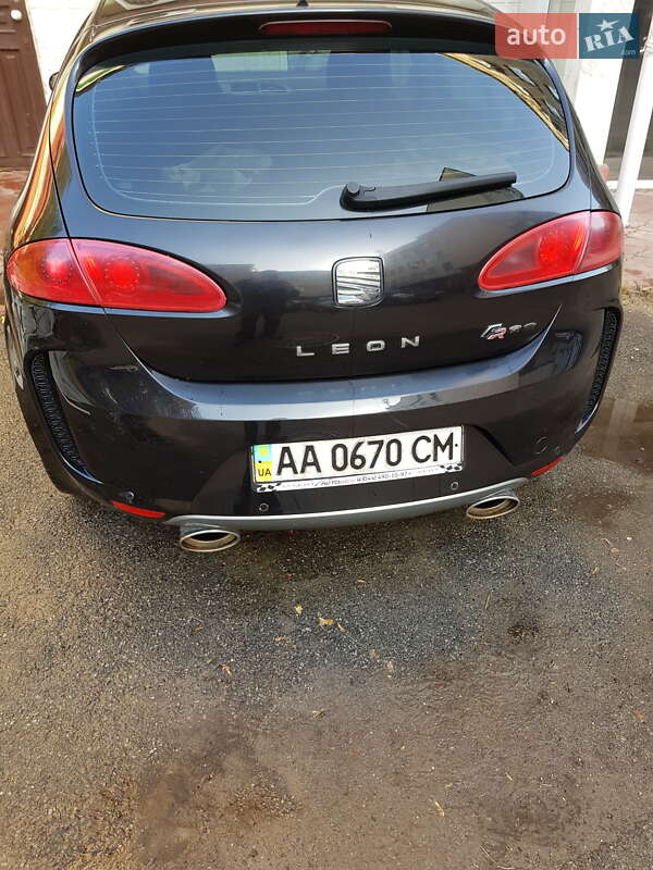 Хэтчбек SEAT Leon 2006 в Киеве