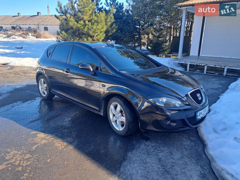 Хэтчбек SEAT Leon 2008 в Звягеле Хэтчбек SEAT Leon 2008 в Звягеле