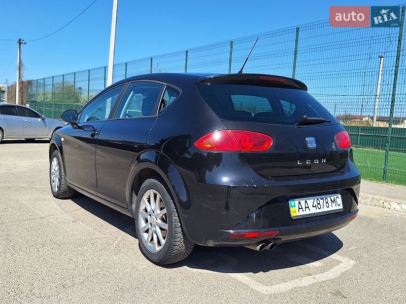 Хэтчбек SEAT Leon 2011 в Киеве
