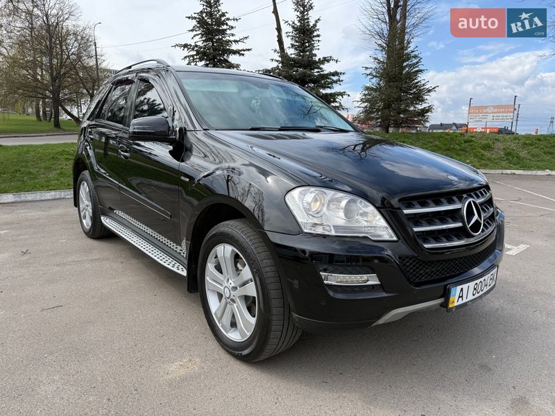 Позашляховик / Кросовер Mercedes-Benz M-Class 2010 в Рівному
