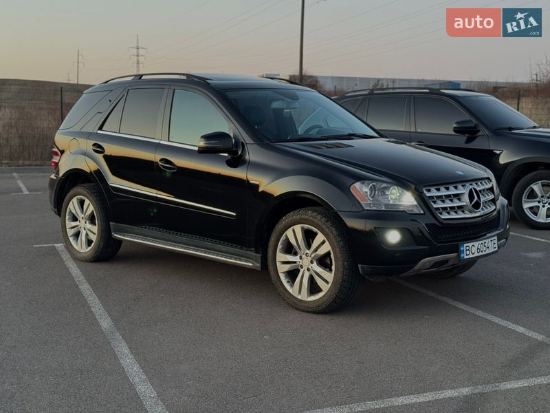 Позашляховик / Кросовер Mercedes-Benz M-Class 2011 в Рівному