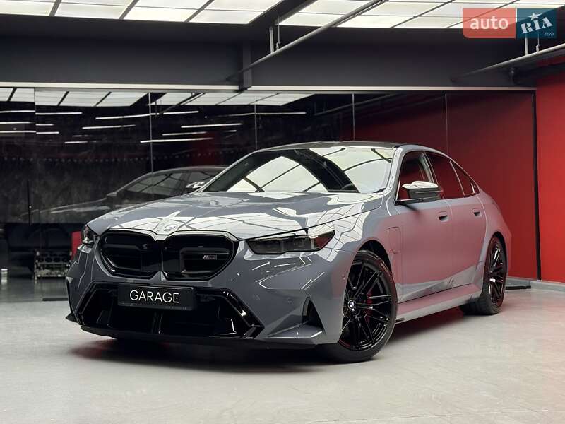 Седан BMW M5 2025 в Києві