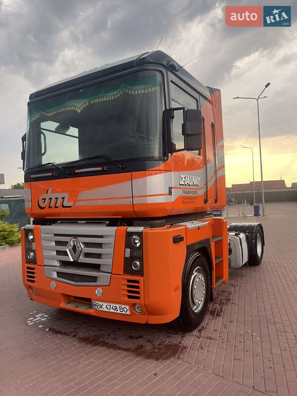 Тягач Renault Magnum 2005 в Сарнах