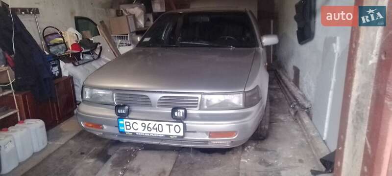 Седан Nissan Maxima 1993 в Шептицькому