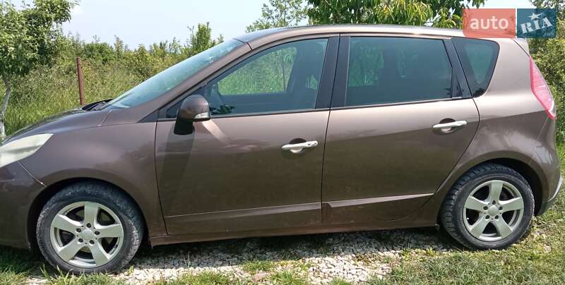 Минивэн Renault Megane Scenic 2010 в Ивано-Франковске