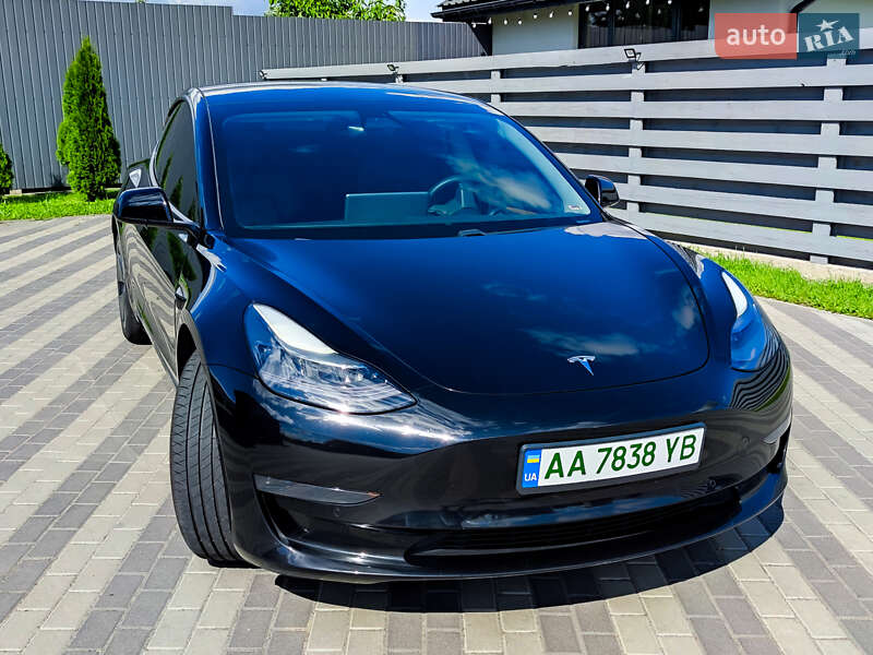 Седан Tesla Model 3 2021 в Киеве