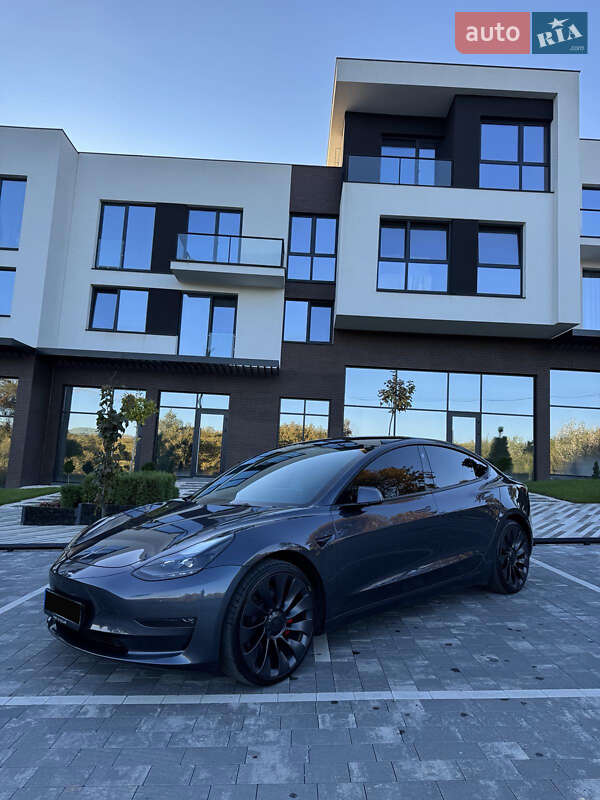 Седан Tesla Model 3 2022 в Тернополі