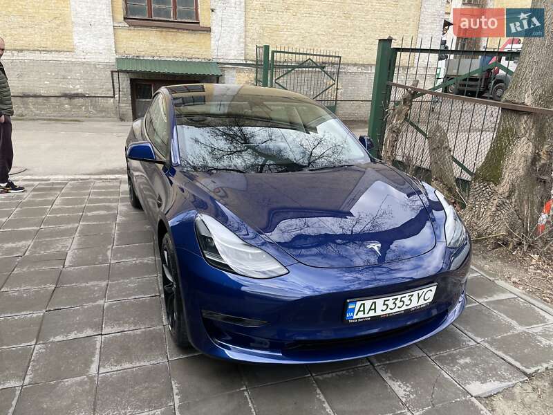 Седан Tesla Model 3 2023 в Киеве